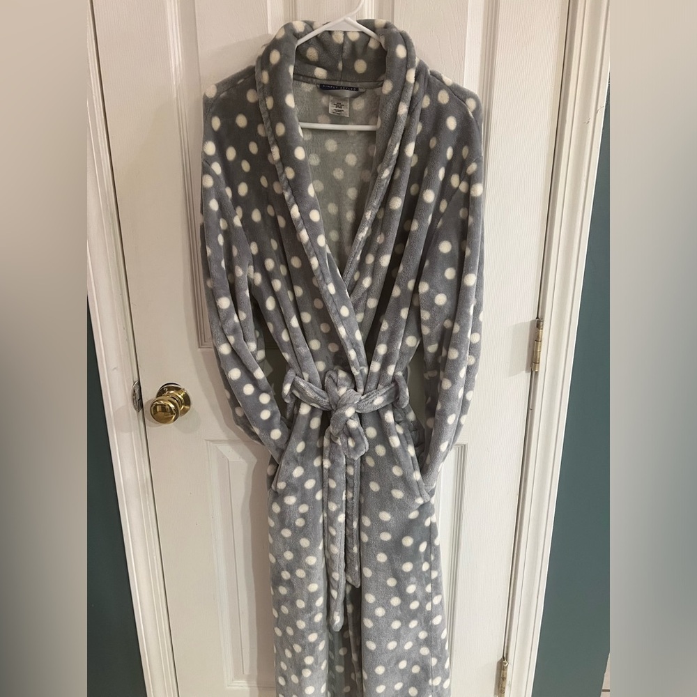 Simply Styled Plush Robe